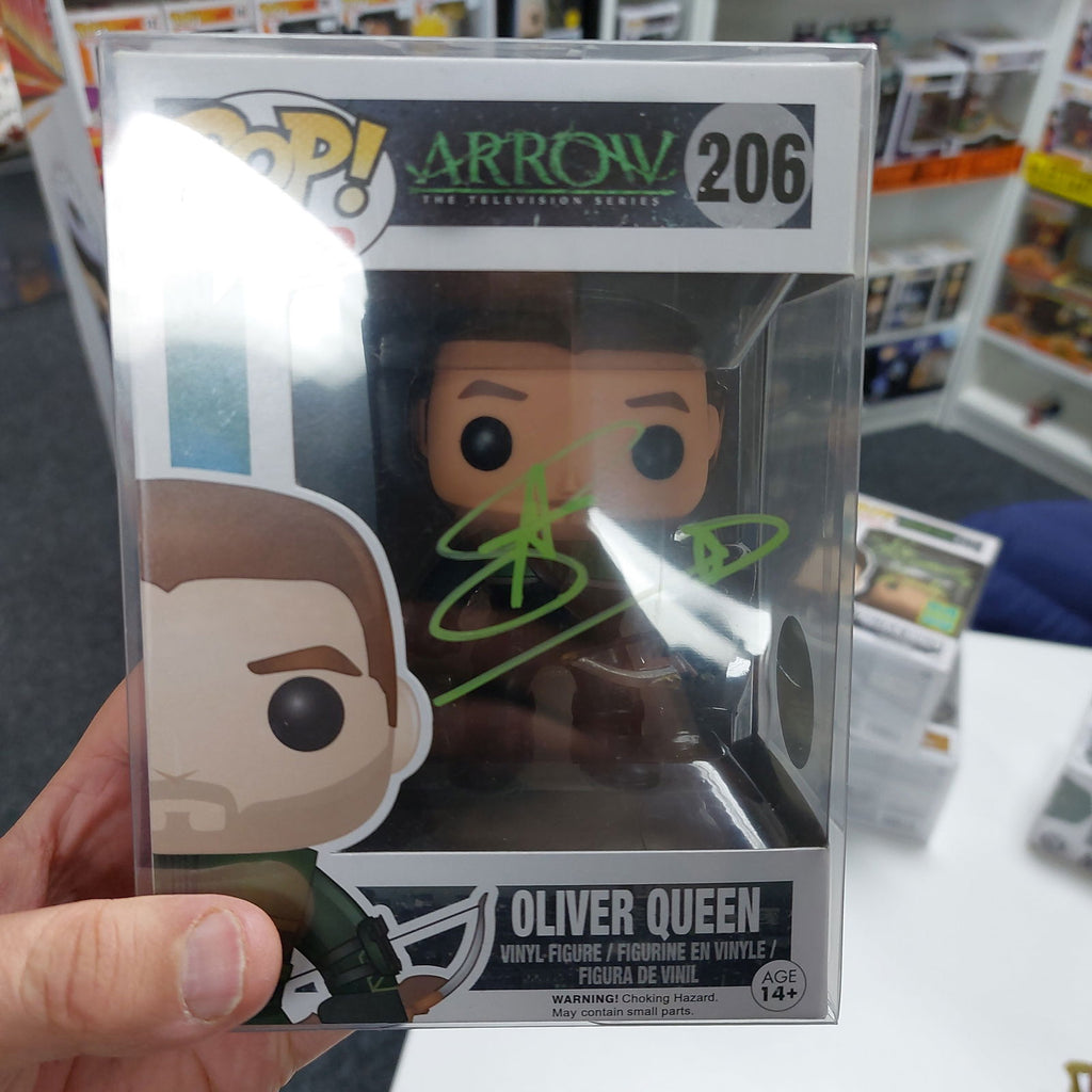 Funko Pop! Dc Oliver Queen - Signed by Stephen Amell (Green Arrow) - The Geek In Me