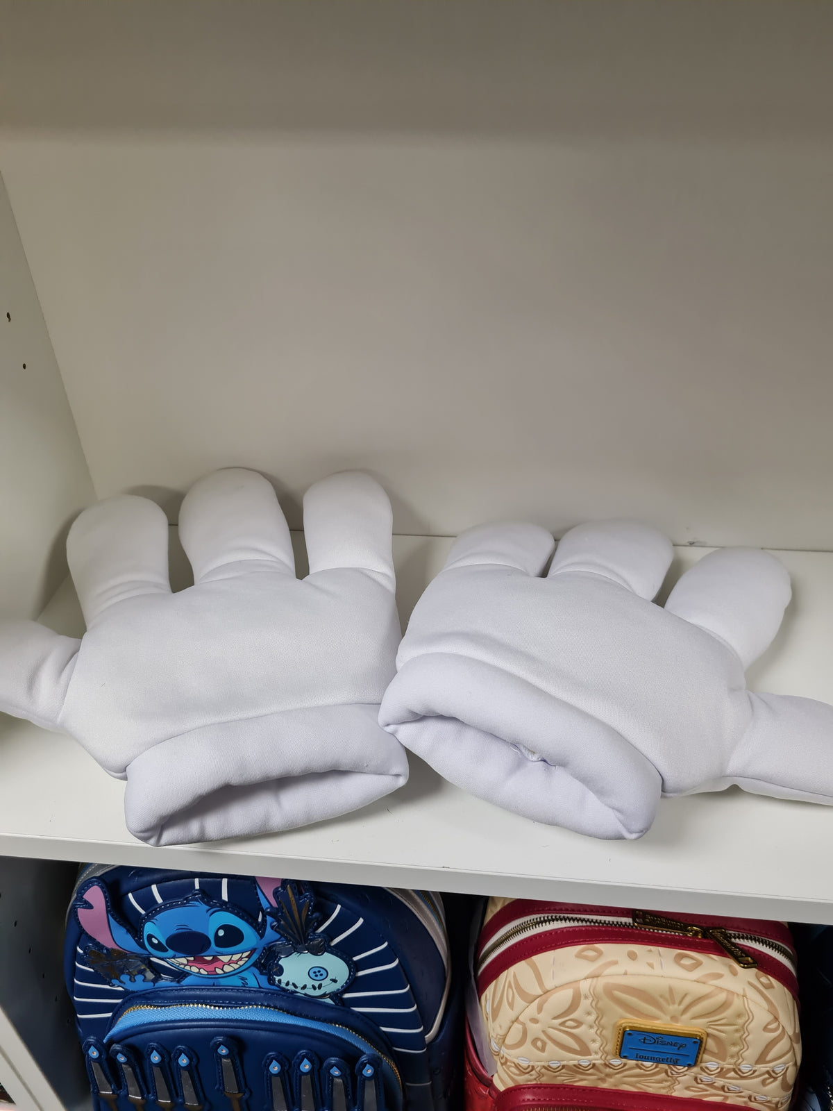 Disney Parks Mickey Mouse Hands, Preloved. Kelly's Corner.